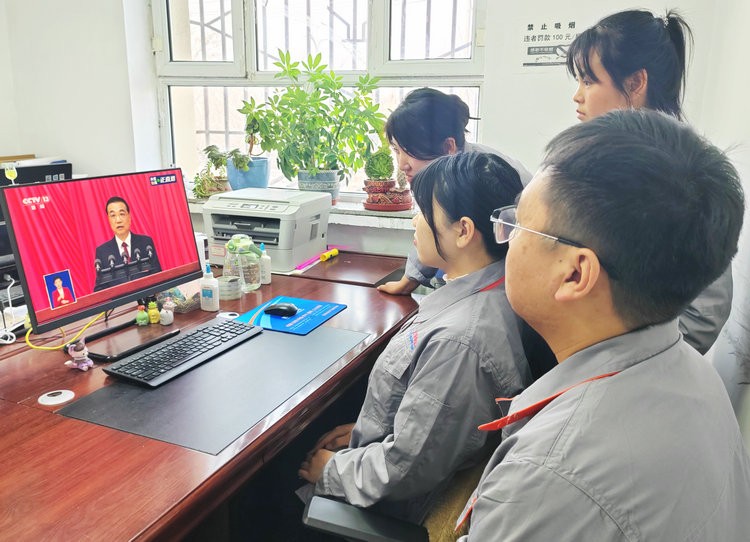 1680583937186.jpg 0306 路橋分公司黨支部組織黨員干部收聽(tīng)收看全國“兩會(huì )”直播盛況 (3)_副本.jpg