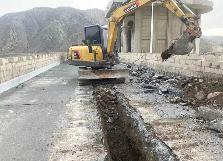 1682394588133.jpg 0408烏魯木齊分公司頭屯河水庫心墻加固項目正式開(kāi)工 (2)_副本.JPG