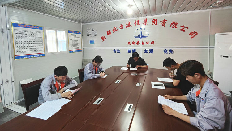 16848110296248.jpg 0424新疆北方集團喀什分公司開(kāi)展民族宗教政策法律法規知識宣傳活動(dòng)_副本.jpg